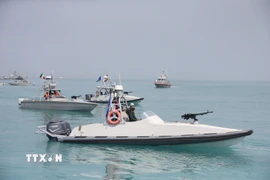 Tàu chiến của Lực lượng Vệ binh Cách mạng Hồi giáo Iran được triển khai tại Vịnh Persian, gần Bushehr, Iran. (Ảnh: THX/TTXVN)