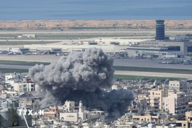Khói bốc lên sau cuộc không kích của Israel tại Beirut, Liban, ngày 4/3/2026. (Ảnh: THX/TTXVN)
