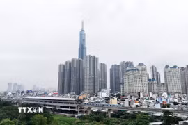 Tuyến metro số 1 tăng tần suất lên 240 chuyến/ngày để phục vụ người dân trong dịp lễ 30/4 và 1/5. (Ảnh: Hồng Đạt/TTXVN)