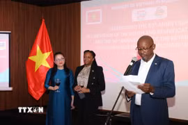 Ông José António Alberto Matsinhe, Vụ trưởng Vụ châu Á và châu Đại dương, Bộ Ngoại giao và Hợp tác Mozambique, phát biểu tại lễ kỷ niệm. (Ảnh: TTXVN phát)