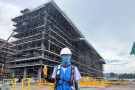 Nhờ tiếp năng lượng mỗi ngày với Number 1, anh Đỗ Cao Thức may mắn trở thành khách hàng thứ 2 trúng giải Đặc biệt trị giá 100 triệu đồng từ chương trình “Xé ngay trúng liền” trong Hè năm nay. (Ảnh: NVCC)