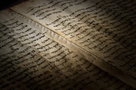 Cuộn Kinh Isaiah vĩ đại, cuốn sách gần như hoàn chỉnh cổ nhất của Kinh Thánh Hebrew, có niên đại khoảng 2.200 năm trước. (Nguồn: timesofisrael)