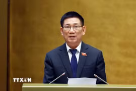 Phó Thủ tướng Hồ Đức Phớc trình bày Báo cáo về tình hình thực hiện ngân sách nhà nước năm 2025, dự toán ngân sách nhà nước, phương án phân bổ ngân sách trung ương năm 2026, Kế hoạch tài chính - ngân sách nhà nước 03 năm 2026 - 2028... (Ảnh: Phạm Kiên/TTXVN)