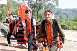 Đồng bào dân tộc Xê Đăng, xã Trà Linh, thành phố Đà Nẵng nô nức đến điểm bầu cử. (Ảnh: Trần Tĩnh/TTXVN)