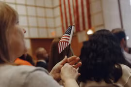 Một buổi lễ nhập quốc tịch Ntx ở Boston hồi tháng Tám. (Nguồn: The New York Times)