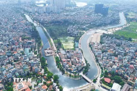 Sông Tô Lịch nhìn từ trên cao. (Ảnh: Phan Phương/TTXVN)