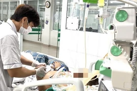 Cứu sống bệnh nhân cúm A suy thận, tổn thương phổi nặng do nhiễm nấm Aspergillus