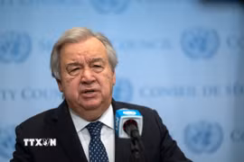 Tổng Thư ký Liên hợp quốc (LHQ) Antonio Guterres kêu gọi các bên liên quan kiềm chế, tuân thủ Hiến chương LHQ và luật pháp quốc tế, đồng thời nhấn mạnh “không có giải pháp quân sự” cho tình hình hiện nay. (Ảnh: THX/TTXVN)