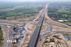 Nút giao tại đường Vành đai 3 - Thành phố Hồ Chí Minh đoạn qua Đồng Nai đang thi công. (Ảnh: Công Phong/TTXVN)