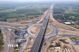 Nút giao tại đường Vành đai 3 - Thành phố Hồ Chí Minh đoạn qua Đồng Nai đang thi công. (Ảnh: Công Phong/TTXVN)