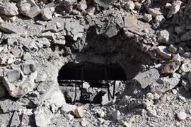 Hiện trường cuộc không kích của Israel xuống Damascus, Syria tháng 3/2025. (Ảnh: THX/TTXVN)