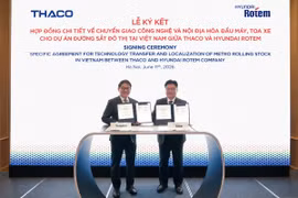 Lãnh đạo THACO và Hyundai Rotem ký kết Hợp đồng chi tiết về Chuyển giao công nghệ và Nội địa hóa đầu máy toa xe.