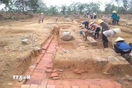 Một hố khai quật khảo cổ tại Thành nhà Hồ. (Ảnh: Hoa Mai/TTXVN)