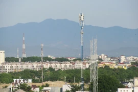 Hệ thống hạ tầng viễn thông phục vụ hoạt động di động và Internet tại khu vực phường Đông Hải (Khánh Hòa). (Ảnh: Nguyễn Thành/TTXVN)