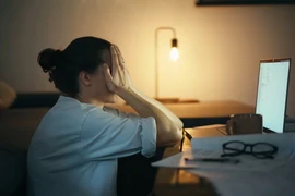 Mỡ máu cao đang âm thầm tấn công cả người trẻ tuổi, dân văn phòng và những người tưởng như rất khỏe mạnh. (Ảnh: iStock)