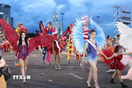 Diễu hành Carnival: Biểu tượng mới của du lịch Nha Trang. (Ảnh: Đặng Tuấn/TTXVN)