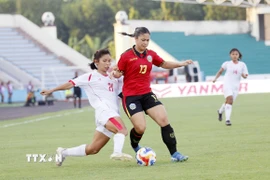 Kết thúc trận đấu, đội tuyển nữ Myanmar giành chiến thắng với tỷ số 3-0. (Ảnh: Tạ Toàn/TTXVN)