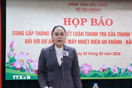 Phó Giám đốc Sở Tài chính Vũ Thị Phương Thảo chủ trì họp báo. (Ảnh: Danh Lam/TTXVN)