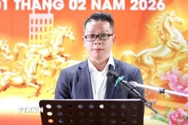 Tổng Lãnh sự Việt Nam tại tỉnh Battambang Trần Tuấn Anh phát biểu tại chương trình “Xuân Quê hương 2026”. (Ảnh: Quang Anh/TTXVN)
