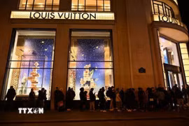 Một cửa hàng Louis Vuitton của tập đoàn LVMH ở Paris, Pháp. (Ảnh: Getty Images/TTXVN)