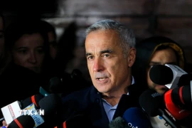 Ông Calin Georgescu phát biểu với báo giới tại Izvorani, Romania ngày 26/11/2024. (Ảnh: THX/TTXVN)