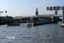 Cống - âu thuyền Vàm Bà Lịch (Kiên Giang) vận hành kiểm soát mặn phục vụ sản xuất và giao thông đường thủy. (Ảnh: Lê Huy Hải/TTXVN)