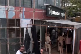 Cảnh sát Ấn độ tại hiện trường xảy ra vụ việc. (Ảnh: ANI)