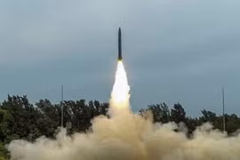 DRDO đã tiến hành thành công hai cuộc thử nghiệm bay liên tiếp của tên lửa Pralay từ đảo Dr APJ Abdul Kalam ngoài khơi bờ biển Odisha. (Nguồn: PTI)