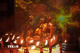 Vở diễn “Mơ show” không chỉ dừng lại ở một chương trình giải trí mà còn mang sứ mệnh khẳng định bước đi đầu tiên trong việc xây dựng nền công nghiệp văn hóa của TP. Hồ Chí Minh và cả nước. (Ảnh: Hữu Duyên/TTXVN)