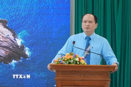 Ông Nguyễn Khắc Pho, Giám đốc Vườn Quốc gia Côn Đảo chia sẻ kinh nghiệm tại Hội nghị. (Ảnh: Huỳnh Sơn/TTXVN)