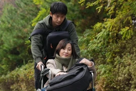 Một cảnh trong phim "Mang mẹ đi bỏ."