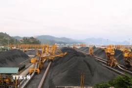 Hoạt động sản xuất kinh doanh tại Công ty Tuyển than Cửa Ông-TKV. (Ảnh: Quốc Khánh/TTXVN)