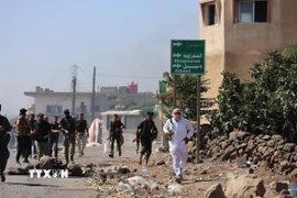 Các tay súng bộ tộc Bedouin tại tỉnh Sweida, miền Nam Syria ngày 18/7/2025. (Ảnh: THX/TTXVN)