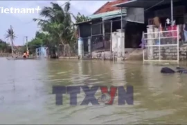 Đắk Lắk: Nước lũ rút chậm, nhiều khu dân cư còn bị cô lập