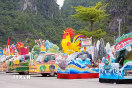 54 xe mô hình tại lễ hội Carnaval Hạ Long 2026. (Ảnh: Văn Đức/TTXVN)