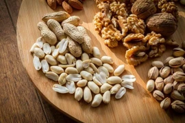 Các loại hạt là "vệ sỹ" âm thầm bảo vệ tim mạch. (Ảnh: The Nutrition Source)