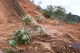 Tỉnh lộ 433 bị sạt lở, nhiều xã vùng cao Phú Thọ bị cô lập