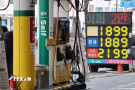 Một trạm xăng tại Seoul, Hàn Quốc. (Ảnh: Yonhap/TTXVN)