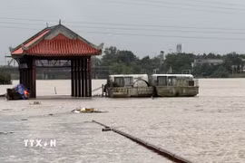 Bến Thả hoa bờ Nam sông Thạch Hãn, thị xã Quảng Trị ngập sâu trong nước. (Ảnh: Thanh Thủy/TTXVN)