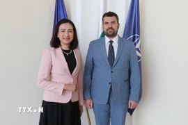 Đại sứ Việt Nam tại Bulgaria Nguyễn Thị Minh Nguyệt và Bộ trưởng Ngoại giao Bulgaria Georg Georgiev. (Ảnh: TTXVN phát)