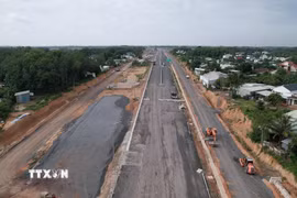 Đường Vành đai 3 - Thành phố Hồ Chí Minh đoạn qua Đồng Nai đang thi công. (Ảnh: Công Phong/TTXVN)
