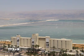 Biển Chết trong những ngày nắng nóng như thiêu đốt. (Ảnh: Thanh Bình/TTXVN)