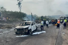 Các phương tiện bị thiêu rụi tại hiện trường vụ nổ xe bồn. (Nguồn: citinewsroom)