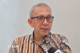 Ông Beni Sukadis, Điều phối viên cao cấp thuộc Viện Nghiên cứu Quốc phòng và Chiến lược Indonesia (Lesperssi) trả lời phỏng vấn. (Ảnh: Minh Thái/TTXVN)