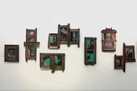 Các tác phẩm trưng bày tại Triển lãm "Góp dó 3". (Nguồn: Báo Thể thao& Văn hóa/TTXVN)