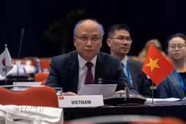 Đại sứ Việt Nam tại Pháp Đinh Toàn Thắng phát biểu tại Hội nghị. (Ảnh: TTXVN phát)