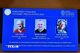Chân dung 3 nhà khoa học người Mỹ đoạt giải Nobel Vật lý 2025 (từ trái sang): John Clarke, Michel H. Devoret và John M. Martinis. (Ảnh: Reuters/TTXVN)