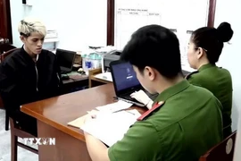 Đối tượng Nguyễn Hữu Đức tại cơ quan công an. (Ảnh: TTXVN phát)