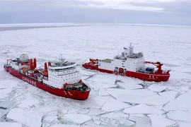 Hai tàu phá băng của Trung Quốc vào năm 2019. (Ảnh Chinare)