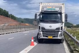 Phạt 35 triệu đồng với tài xế điều khiển xe tải chạy ngược chiều trên cao tốc